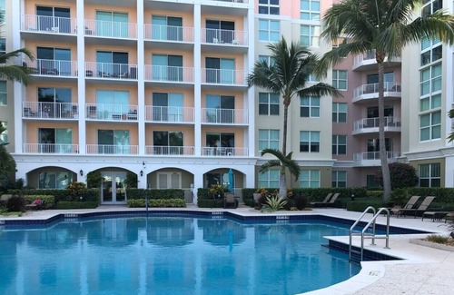 East Ocean Ave House | The Moorings at Lantana Waterfront Family Getaway