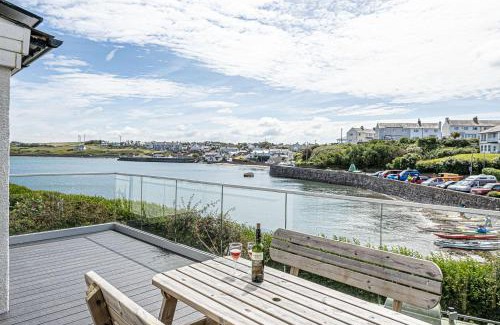 Cemaes Bay House | The Moorings
