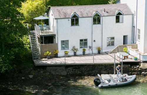 Menai Bridge House | The Moorings