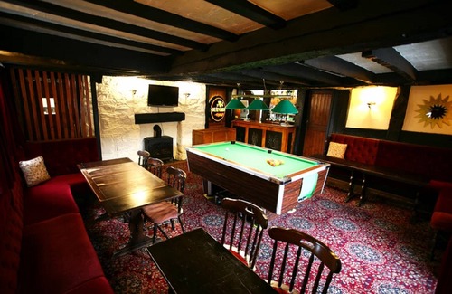 Llanidloes Hotel | The Mount Inn