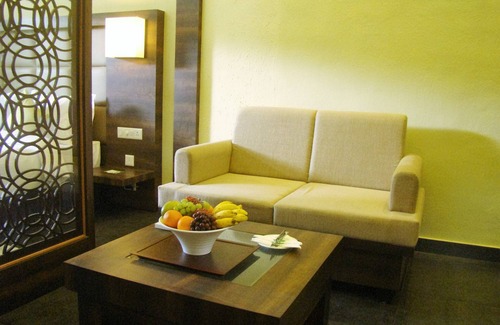 Pirmed Hotel | The Mountain Courtyard Thekady