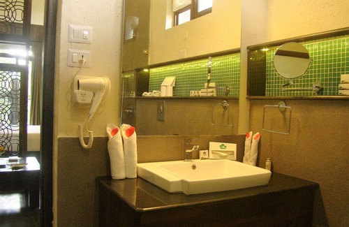 Pirmed Hotel | The Mountain Courtyard Thekady
