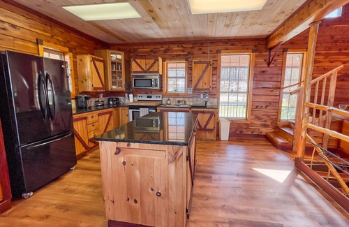 Heber Springs Cabin | The Mountain Crest Cabin