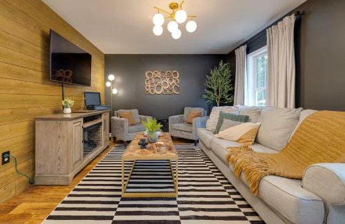 Massanutten House | The Mountain Muse - Music, Games, HotTub, Sleeps12, PetsOk