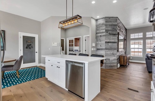 Mountain Green House | The Mountain Vista Estate