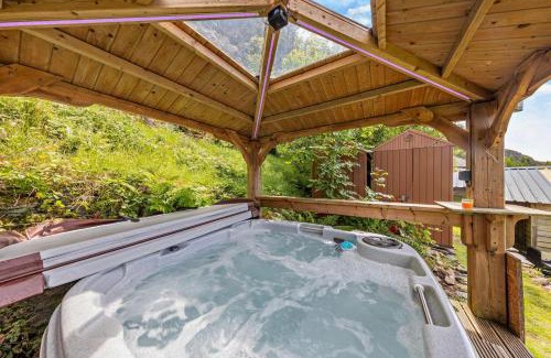 Rhiwbryfdir House | The Mountains House