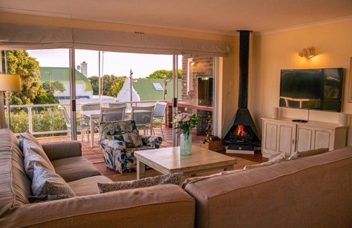 Voelklip House | The Mountainview Family Retreat