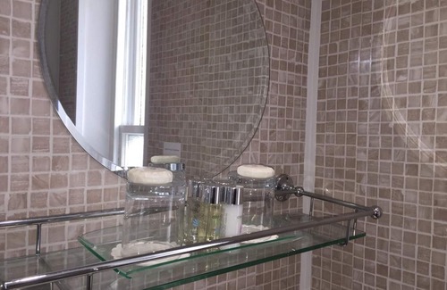 Eastbourne Seafront Bed & Breakfast | The Mowbray