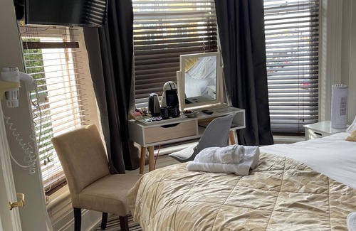 Eastbourne Seafront Bed & Breakfast | The Mowbray