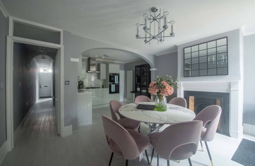 Henley-on-Thames House | The Mulberry - From 250 Per Night