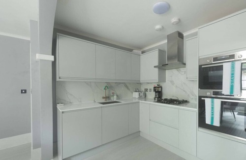 Henley-on-Thames House | The Mulberry - From 250 Per Night