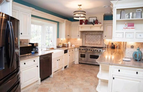 Rockford House | The Mulford Complex Private Estate with Pool & Hot Tub