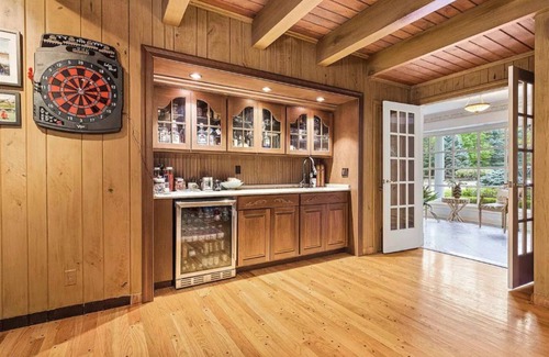 Rockford House | The Mulford Complex Private Estate with Pool & Hot Tub