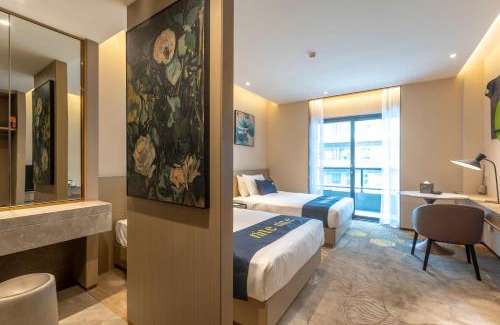 Shuangliu District Hotel | The Mulian Hotel, Chengdu Frontier Medical Center