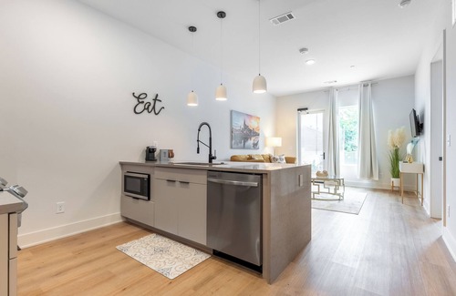 Northern Inglewood Condo | The Music City Gem - Condo Close to Shopping & Dining!