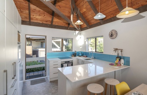 Onemana Cottage | The Music Lounge - Onemana Holiday Chalet