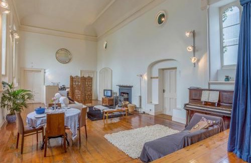 Kingsbridge House | The Music Room