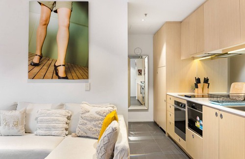 Walkerville Apartment | The Music Room luxury apartment near city