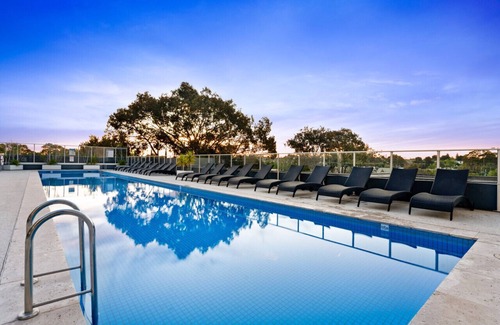 Walkerville Apartment | The Music Room luxury apartment near city