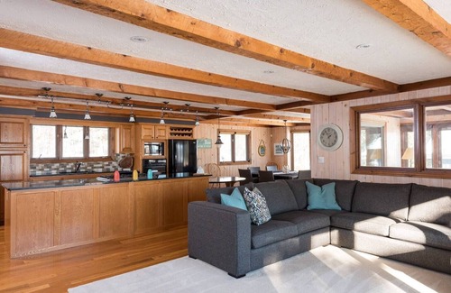 Trent Lakes Cottage | The Mystic on Bald