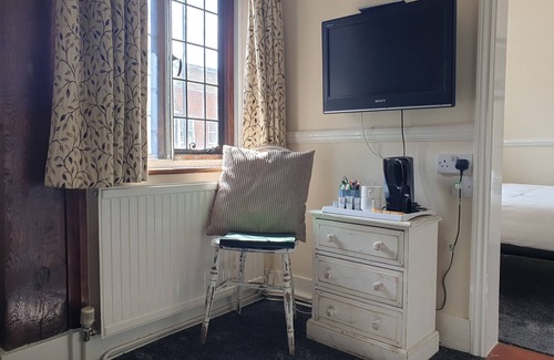 Chichester Hotel | The Nags Head
