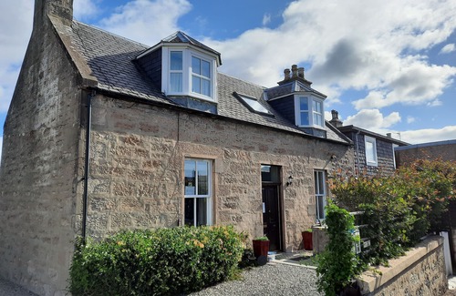 Nairn Cottage | The Nairn House - a house that sleeps 6 guests in 3 bedrooms