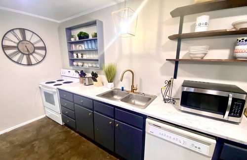 Natchitoches Condo | - The Nattie Nestle BLUE- Perfect location! 2 King Beds!