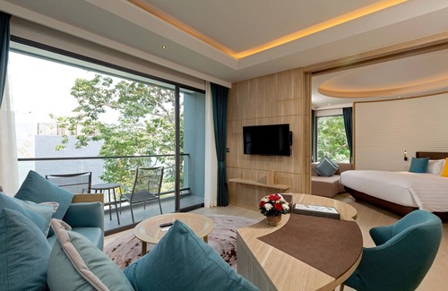 Patong Hotel | The Nature Phuket