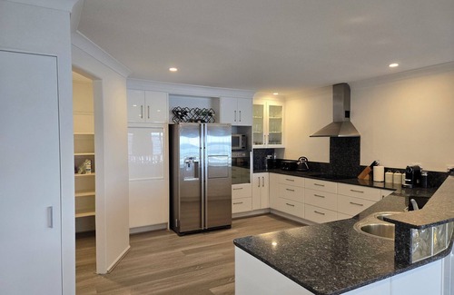 Lake Macquarie City Council House | The Nautilus at Lake Macquarie | Indoor Heated Pool | Kayaks | Jetty
