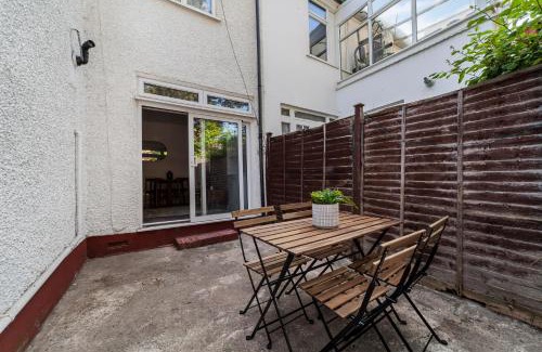 Brent Apartment | The Neasden Villa