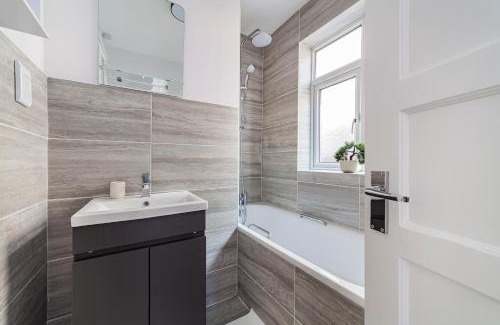 Brent Apartment | The Neasden Villa