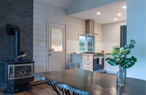 Utterson Cottage | The Nest- 2 bedrooms, Waterfront, Unlimited Wi-Fi