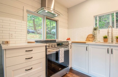 Utterson Cottage | The Nest- 2 bedrooms, Waterfront, Unlimited Wi-Fi