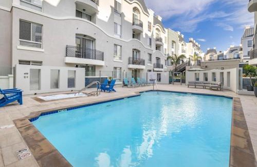 Del Rey Apartment | The Nest a Spacious 1 Bedroom Apartment with a Pool View
