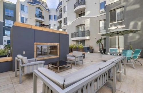 Del Rey Apartment | The Nest a Spacious 1 Bedroom Apartment with a Pool View