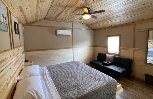 Pipe Creek Cabin | The Nest Cabin Resort - Bluebird Cabin #5