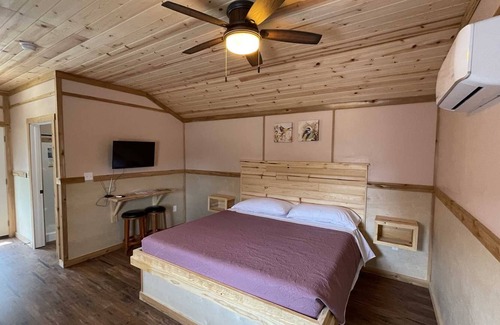 Pipe Creek Cabin | The Nest Cabin Resort - Cardinal Cabin #6