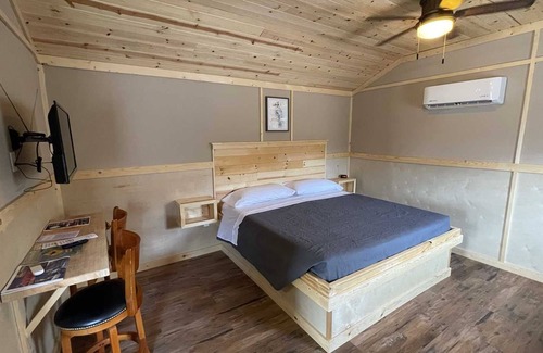 Pipe Creek Cabin | The Nest Cabin Resort - Hummingbird #7