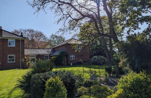 Spalding Apartment | The Nest - countryside apartment in Spalding with outdoor heated pool