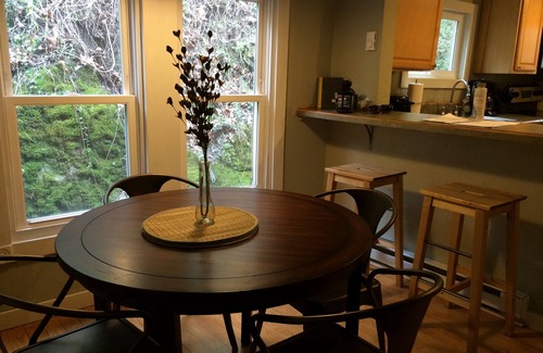 Marshall Cabin | The Nest: Cozy Cabin, Hot Tub, Walk to Downtown Marshall, NC.