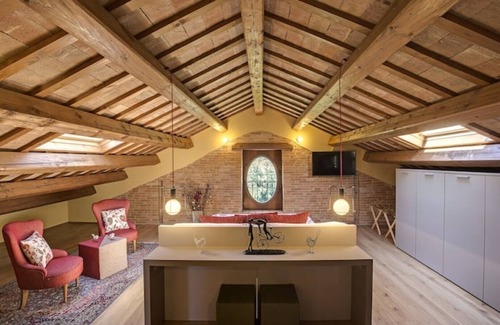 Bettolelle Apartment | The Nest, Villa Pedossa, attic in villa with pool 7km from the sea, Senigallia
