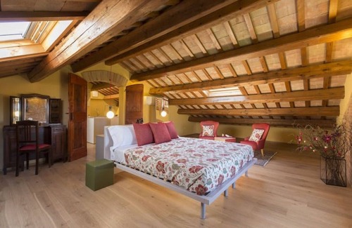 Bettolelle Apartment | The Nest, Villa Pedossa, attic in villa with pool 7km from the sea, Senigallia