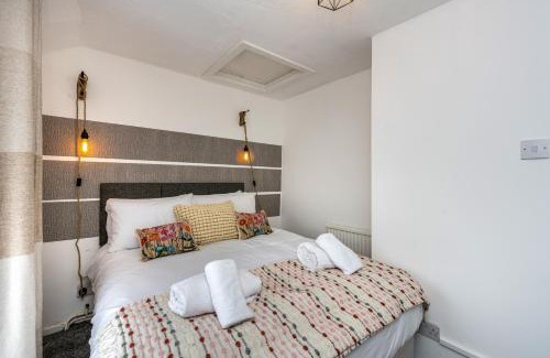 Margam Apartment | The New Lodge - Cottage - Tv in every bedroom!