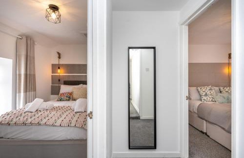 Margam Apartment | The New Lodge - Cottage - Tv in every bedroom!