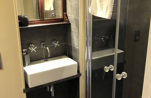 Llandovery House | The New White Lion