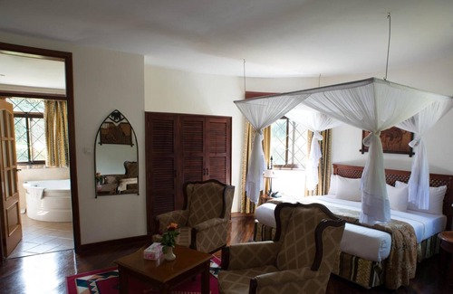 Arusha Hotel | The Ngurdoto Mountain Lodge