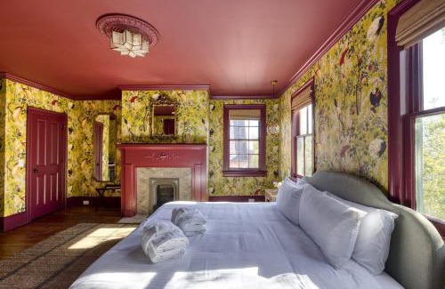 Harleston Village Bed & Breakfast | The Nicholas George's King Suite- Walk to King