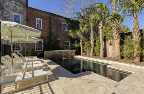 Harleston Village Bed & Breakfast | The Nicholas Veranda King Suite - Walk to King