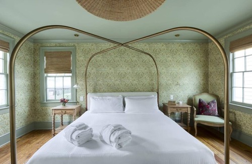 Harleston Village Bed & Breakfast | The Nicholas Veranda King Suite- 1 Block to King