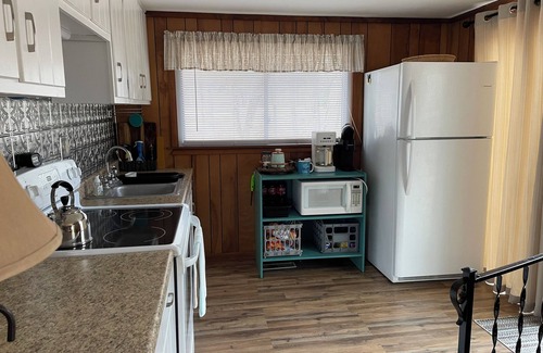 Cadiz Cottage | The No Wake Zone Cozy, Quiet Lake Area Property